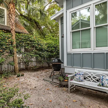 1052 Village Oaks Lane
